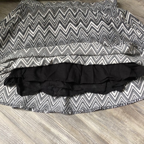 Chevron grey/back VANITY skirt size L - Picture 6 of 11